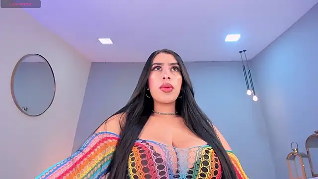 LeahLombardi  online show from December 5, 2025, 3:15 am