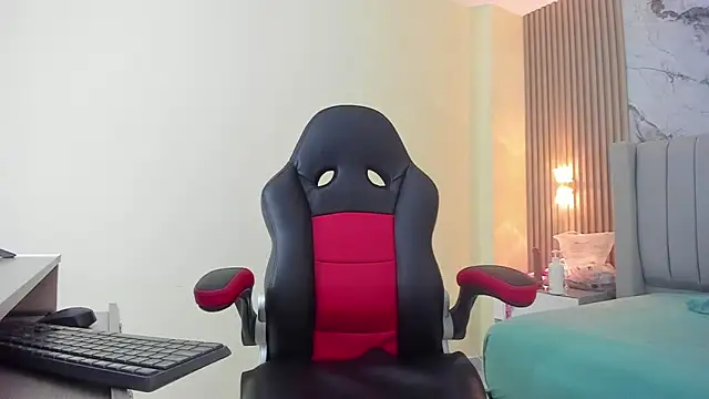 Snapshot of AURORAMARTIN2 chatting on November 5, 2025, 7:36 pm AURORAMARTIN2 online show from November 5, 2025, 7:36 pm