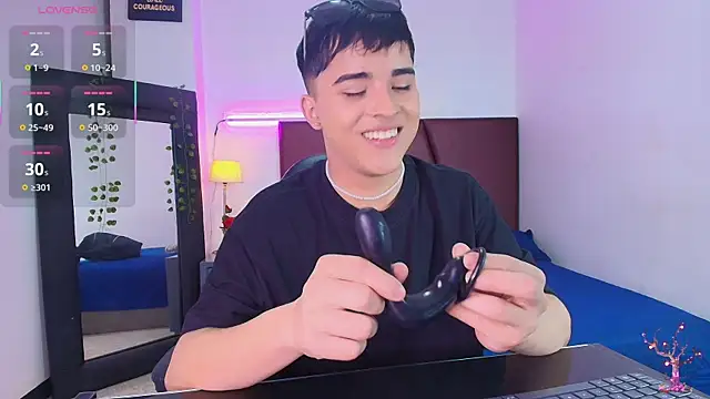 Snapshot of Lucass_love chatting on October 27, 2025, 4:44 pm Lucass love online show from October 27, 2025, 4:44 pm