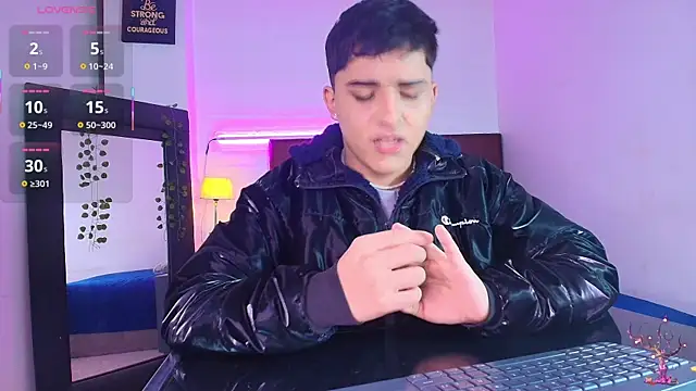 Snapshot of Lucass_love chatting on October 28, 2025, 4:53 pm Lucass love online show from October 28, 2025, 4:53 pm