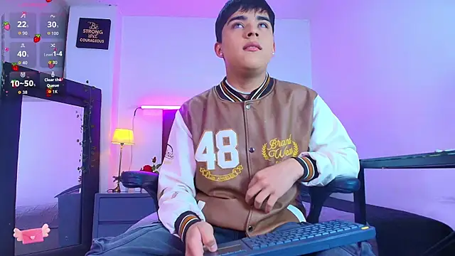 Snapshot of Lucass_love chatting on November 29, 2025, 4:43 pm Lucass love online show from November 29, 2025, 4:43 pm