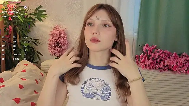 Snapshot of Lunabate chatting on November 7, 2025, 5:07 am Lunabate online show from November 7, 2025, 5:07 am