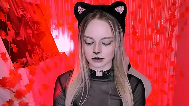 Snapshot of JuliaBrewwer chatting on October 31, 2025, 1:34 pm JuliaBrewwer online show from October 31, 2025, 1:34 pm