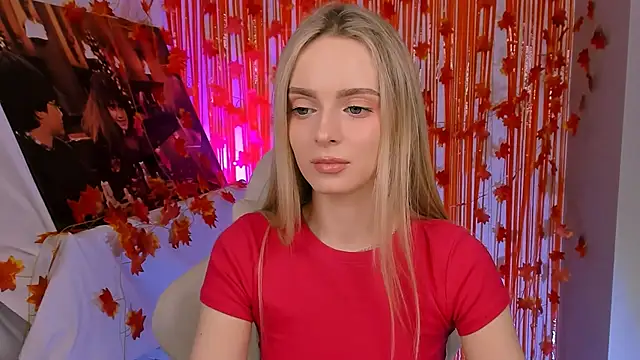 Snapshot of JuliaBrewwer chatting on November 18, 2025, 1:04 pm JuliaBrewwer online show from November 18, 2025, 1:04 pm