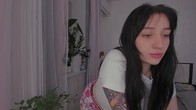 AriellaAllure online show from November 17, 2025, 12:55 pm