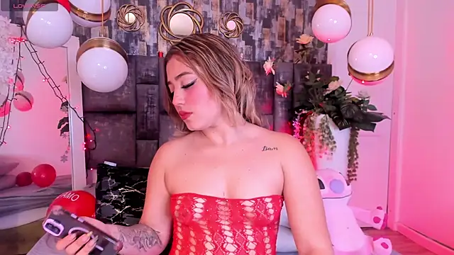 Snapshot of PatyLawrence chatting on February 12, 2026, 5:46 am PatyLawrence online show from February 12, 2026, 5:46 am