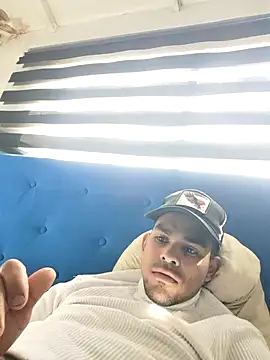 Snapshot of jhoi95 chatting on October 19, 2025, 6:52 pm jhoi95 online show from October 19, 2025, 6:52 pm