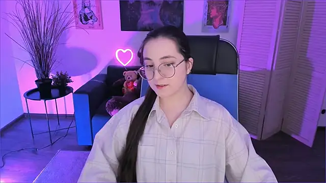 Snapshot of VirtuallVoyant chatting on December 5, 2025, 12:19 am VirtuallVoyant online show from December 5, 2025, 12:19 am