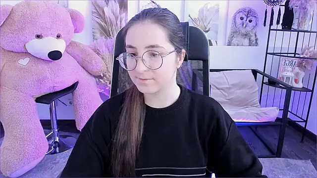 Snapshot of VirtuallVoyant chatting on December 16, 2025, 7:13 am VirtuallVoyant online show from December 16, 2025, 7:13 am