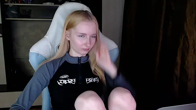 Cutti Crystal online show from March 25, 2026, 11:55 pm