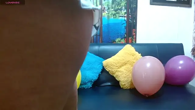 gigi gilt  online show from November 15, 2025, 4:21 am