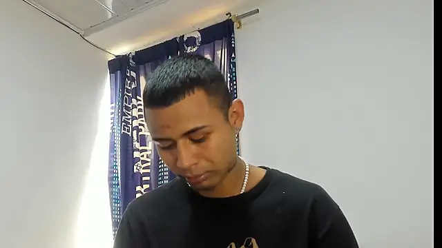 Snapshot of _Logan_Colton_ chatting on November 4, 2025, 8:08 pm Logan Colton online show from November 4, 2025, 8:08 pm