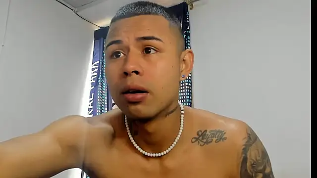 Snapshot of _Logan_Colton_ chatting on November 13, 2025, 8:52 pm Logan Colton online show from November 13, 2025, 8:52 pm