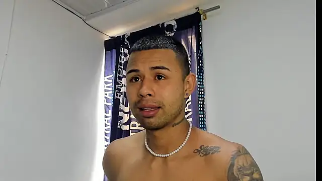 Snapshot of _Logan_Colton_ chatting on November 19, 2025, 8:53 pm Logan Colton online show from November 19, 2025, 8:53 pm