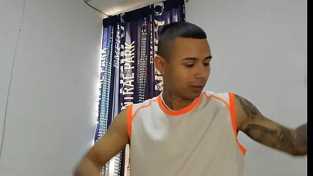 Snapshot of _Logan_Colton_ chatting on November 26, 2025, 7:48 pm Logan Colton online show from November 26, 2025, 7:48 pm