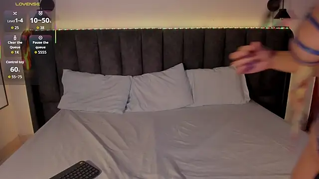 Sophie Smith19  online show from February 24, 2026, 2:15 pm