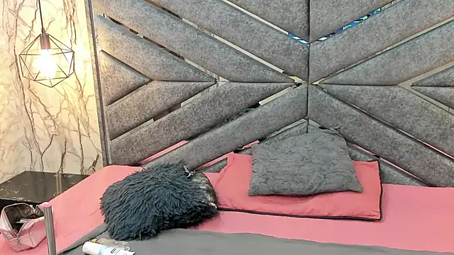 SASHA BROWNIE   online show from December 1, 2025, 7:41 pm