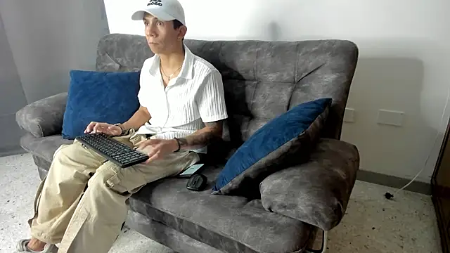 j deex online show from December 1, 2025, 5:29 pm