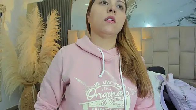 cloesummerr  online show from March 21, 2026, 12:32 pm