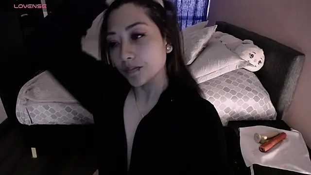 Mia 1120 online show from April 25, 2026, 6:05 pm