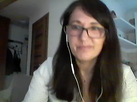 Snapshot of Elena48324 chatting on June 3, 2026, 5:29 pm Elena48324 online show from June 3, 2026, 5:29 pm