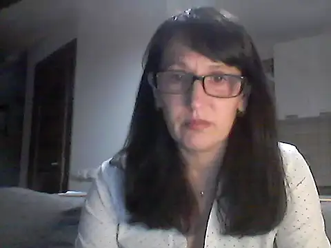 Snapshot of Elena48324 chatting on June 17, 2026, 6:31 pm Elena48324 online show from June 17, 2026, 6:31 pm
