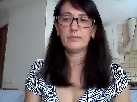 Snapshot of Elena48324 chatting on July 5, 2026, 10:11 am Elena48324 online show from July 5, 2026, 10:11 am
