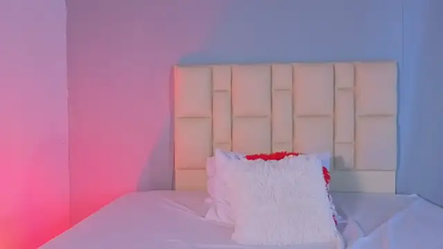 Zafiro  Brown online show from December 3, 2025, 12:03 pm