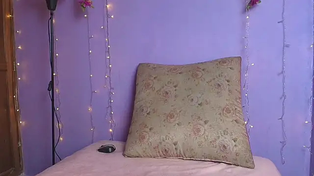 Dafne Mel online show from October 23, 2025, 1:21 pm