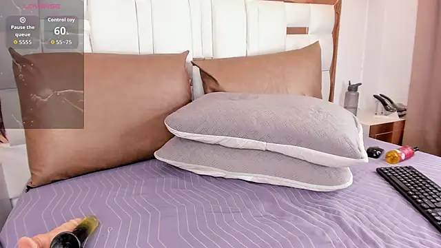 Snapshot of Skylar_Smith_ chatting on April 1, 2026, 1:52 pm Skylar Smith online show from April 1, 2026, 1:52 pm