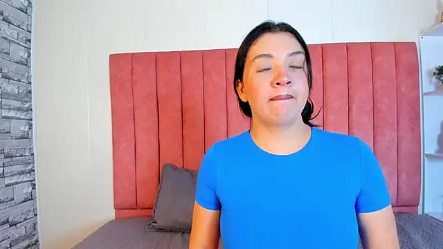 ashley Olsen online show from November 11, 2025, 3:06 am