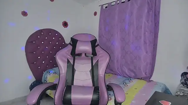 Snapshot of soffy_rosses chatting on December 18, 2025, 3:45 am soffy rosses online show from December 18, 2025, 3:45 am