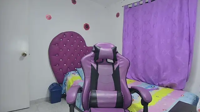 Snapshot of soffy_rosses chatting on December 21, 2025, 3:35 am soffy rosses online show from December 21, 2025, 3:35 am