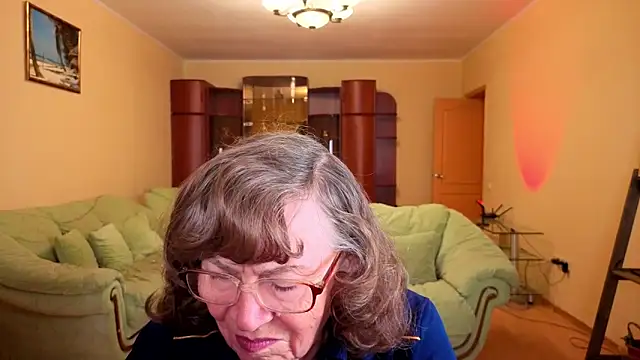 Betty Brick online show from December 21, 2025, 12:56 pm