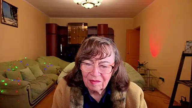 Snapshot of Betty_Brick chatting on December 22, 2025, 1:41 pm Betty Brick online show from December 22, 2025, 1:41 pm
