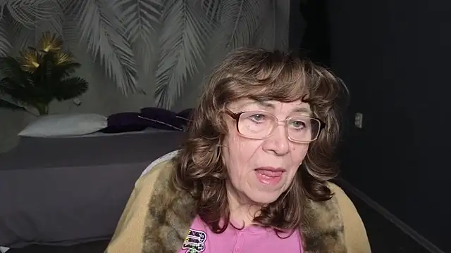 Snapshot of Betty_Brick chatting on April 11, 2026, 9:57 am Betty Brick online show from April 11, 2026, 9:57 am