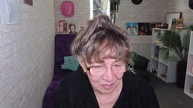 Betty Brick online show from May 24, 2026, 3:17 pm