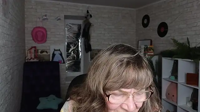 Betty Brick online show from May 26, 2026, 3:52 pm
