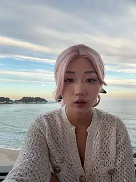 winter11 online show from November 10, 2025, 10:20 pm