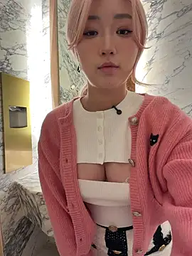 Snapshot of winter11 chatting on February 10, 2026, 7:01 am winter11 online show from February 10, 2026, 7:01 am