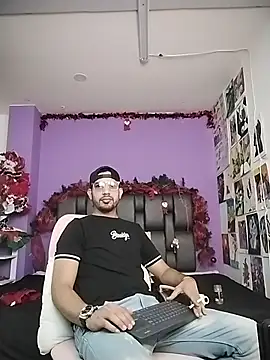 ashtoncooperr online show from December 21, 2025, 4:58 pm