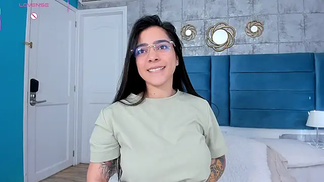 Snapshot of KamilaBetancourt chatting on May 9, 2026, 1:27 pm KamilaBetancourt online show from May 9, 2026, 1:27 pm