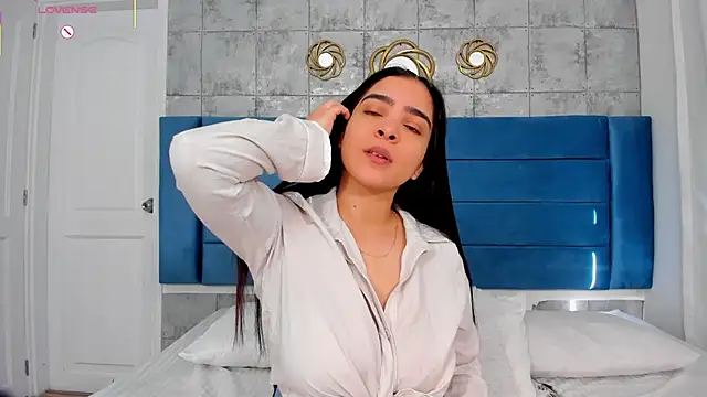 Snapshot of KamilaBetancourt chatting on May 15, 2026, 1:29 pm KamilaBetancourt online show from May 15, 2026, 1:29 pm