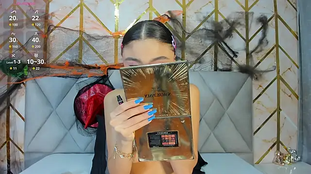 Snapshot of Cassidy_14 chatting on November 2, 2025, 8:33 pm Cassidy 14 online show from November 2, 2025, 8:33 pm