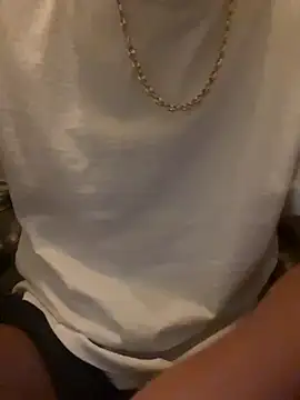 Snapshot of OfferedTearing chatting on November 1, 2025, 4:25 am OfferedTearing online show from November 1, 2025, 4:25 am