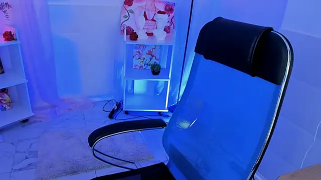 AvaDaviis online show from November 5, 2025, 3:12 pm