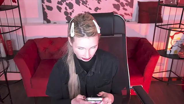 AvaDaviis online show from February 15, 2026, 1:31 pm