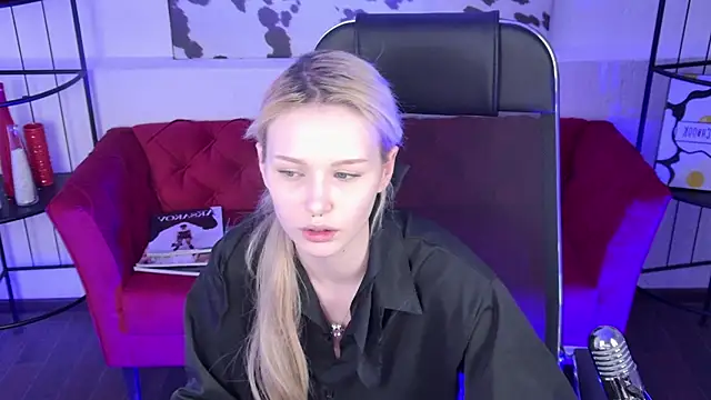 AvaDaviis online show from February 25, 2026, 1:32 pm