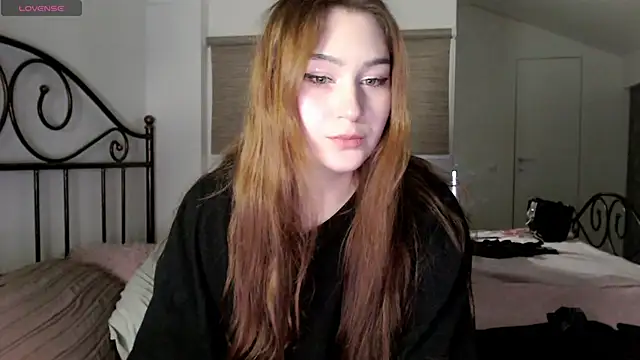 Snapshot of Lili_Luuu chatting on March 25, 2026, 10:16 pm Lili Luuu online show from March 25, 2026, 10:16 pm