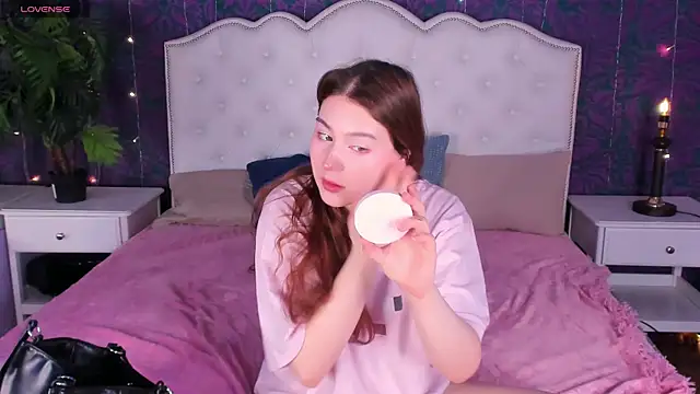 Snapshot of Lili_Luuu chatting on April 2, 2026, 11:57 pm Lili Luuu online show from April 2, 2026, 11:57 pm